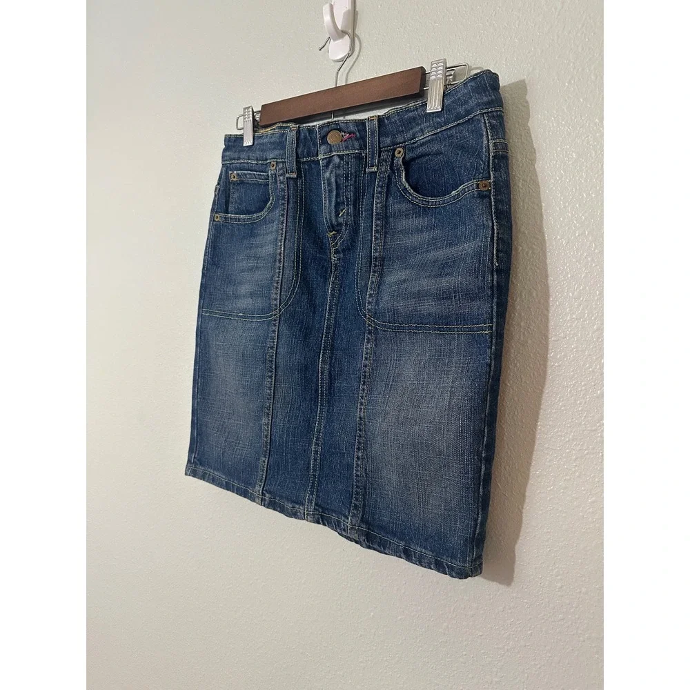Levis Jeans Womens Medium Wash Denim Mini Skirt Size 5 Patch Pockets Stretch